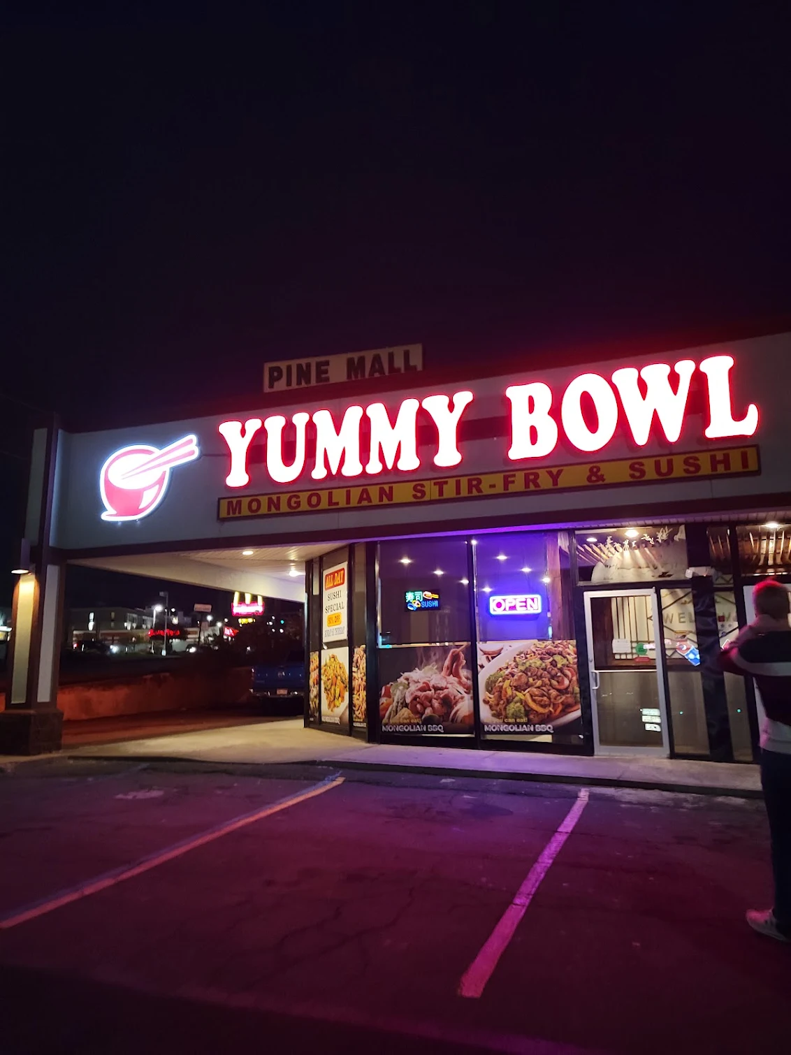 Yummy Bowl at Pine Mall in the evening
