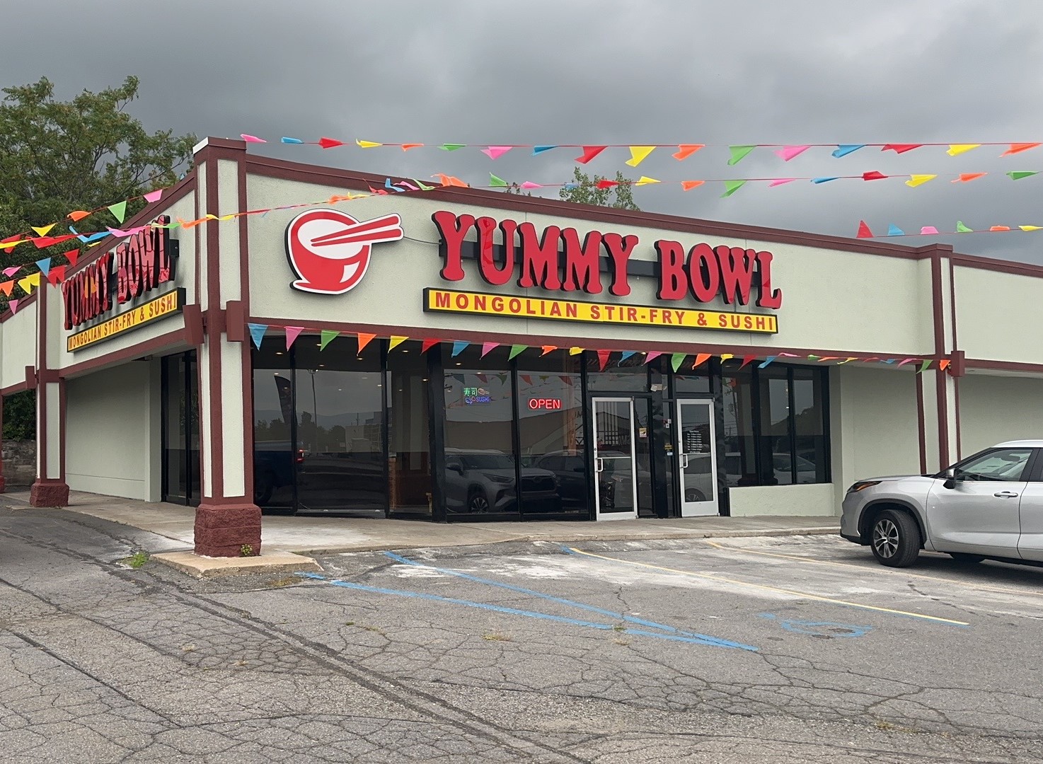 Yummy Bowl storefront at Pine Mall, Wilkes-Barre